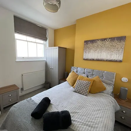 Beach From The Balcony, Ensuite And Private Parking Portsmouth Exterior photo